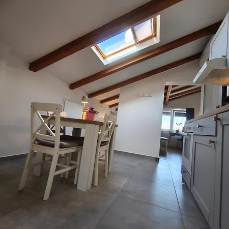 Diana,free Parking Póla