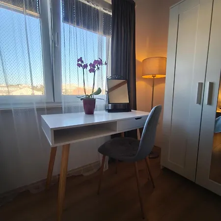 Diana,free Parking Póla