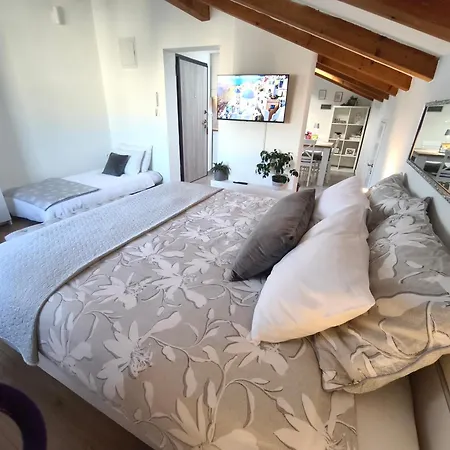 Diana,free Parking Póla