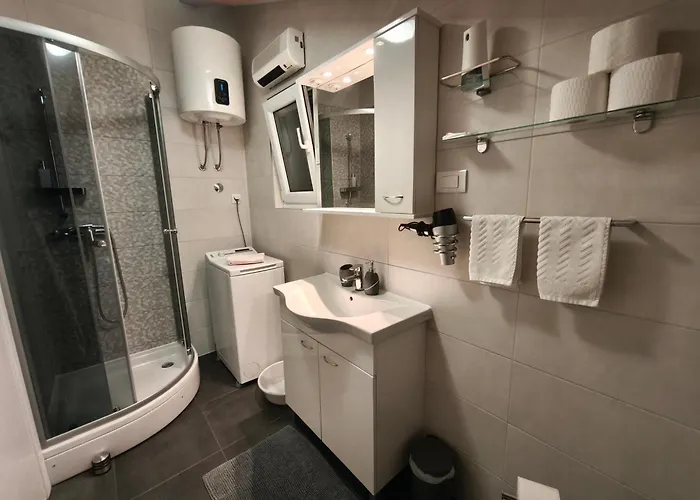 Diana,free Parking דירה פולה